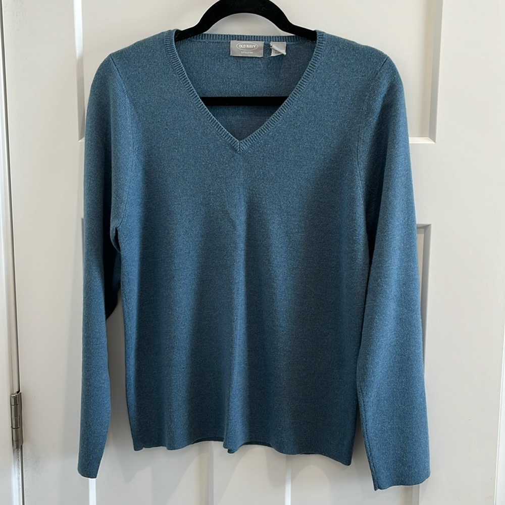 Old Navy v neck sweater, size XL